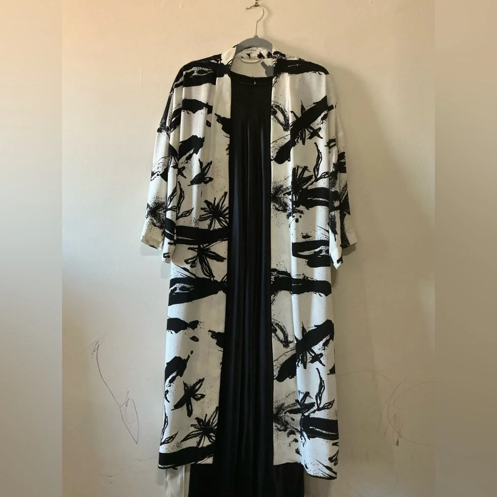 Babaton Black and White Abstract Print Duster jacket - Picture 2 of 6